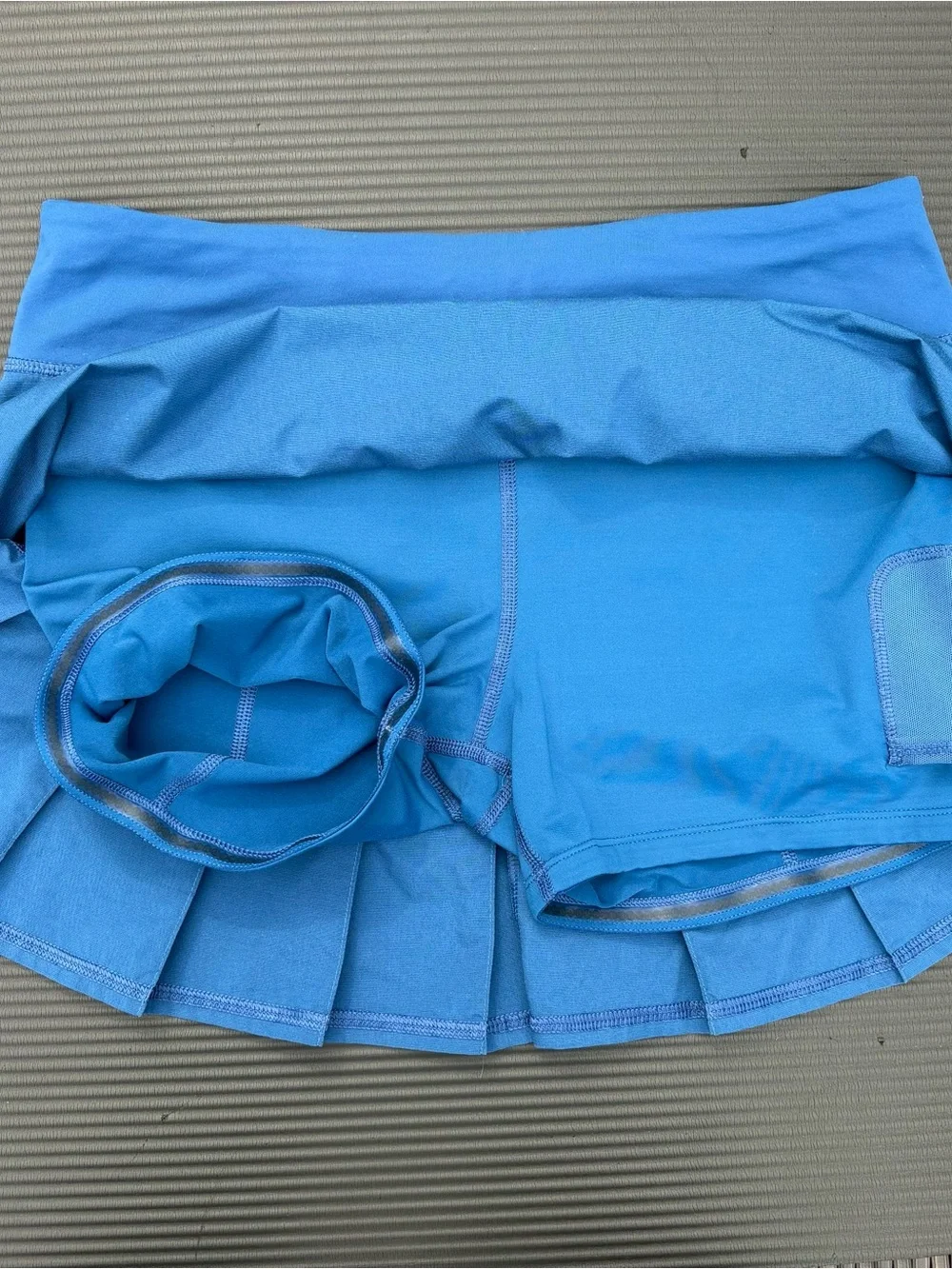 Lululemon Vintage (early 2010s) Pace Setter skirt - Size 6 - Limitless Blue